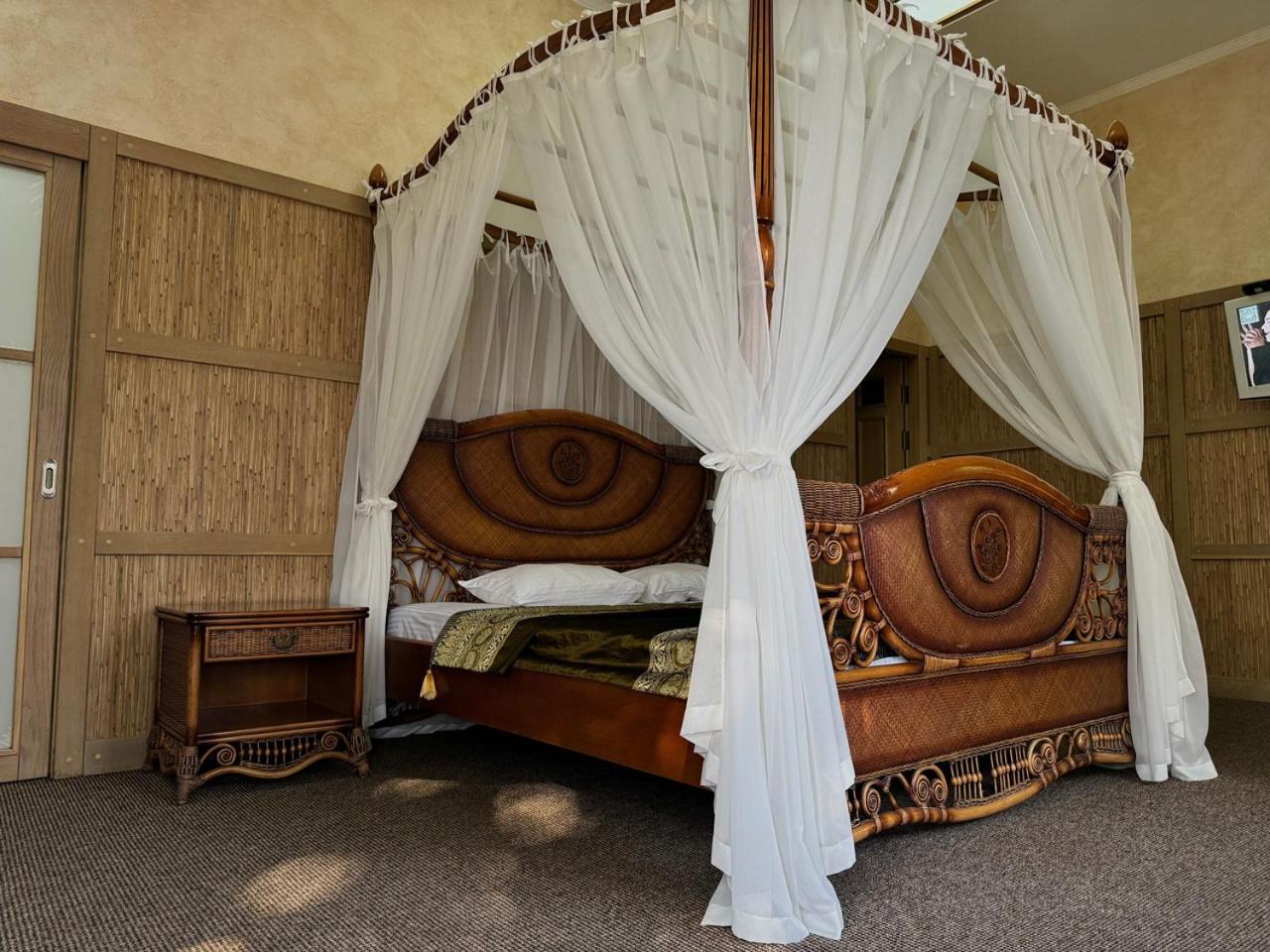 Hotel Aqvium Dniepropietrowsk Zewnętrze zdjęcie